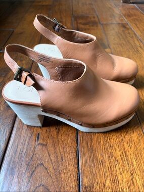 LOFT Leather Slingback Clog Heels in Tan